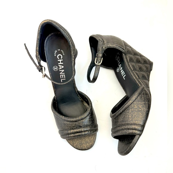 Chanel Black Gold Fantasy Lambskin Leather Quilted Wedge Sandals EU 39.5 - Picture 1 of 9